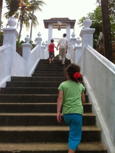 Monter les marches jusqu'au temple, c'est du sport aussi !